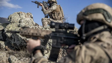 Mehmetçik inlerini başına yıkmaya devam ediyor! 10 PKK'lı daha etkisiz hale getirildi - Gündem