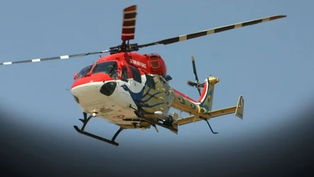 Hindistan'da sahil güvenliğe ait helikopter düştü! 3 Ölü - Dünya