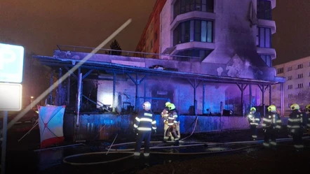 Çekya'da bir restoran alevlere teslim oldu! Ölü ve yaralılar var - Dünya