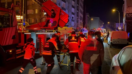 İstanbul'da otelde yangın dehşeti! Alevler arasında mahsur kaldılar - Gündem