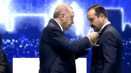 Kürşad Zorlu, İYİ Parti'den istifa etmişti! Cumhurbaşkanı Erdoğan rozetini taktı - Politika