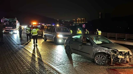 Kaza üstüne kaza... Yaralılara müdahale eden 2 sağlıkçıya araç çarptı: 10 yaralı - Gündem