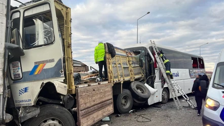 Konya'da zincirleme trafik kazası: Çok sayıda ölü ve yaralı var - Gündem