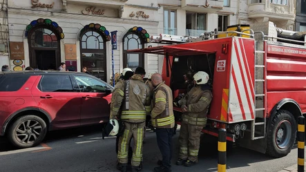 Bir otel yangını daha! Beyoğlu'nda turistler hemen dışarı çıktı - Gündem