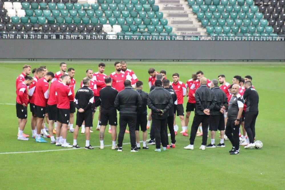 Willy Sagnol'dan Türkiye maçı öncesi çarpıcı sözler: "Her şeyin bir ilki vardır"