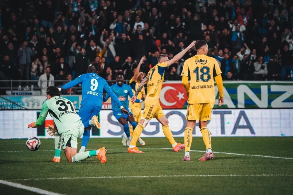 Fenerbahçe'de Domenico Tedesco'dan tüm takıma övgü: "Hepsi oynamayı hak ediyor"