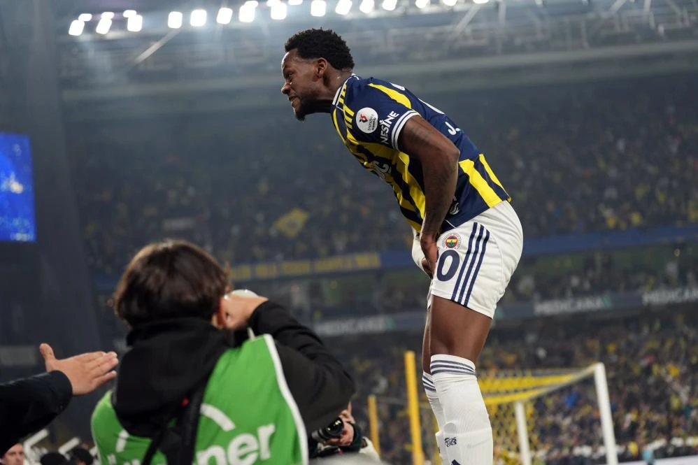 Fenerbahçe'de İsmail Yüksek'ten hakeme tebrik!