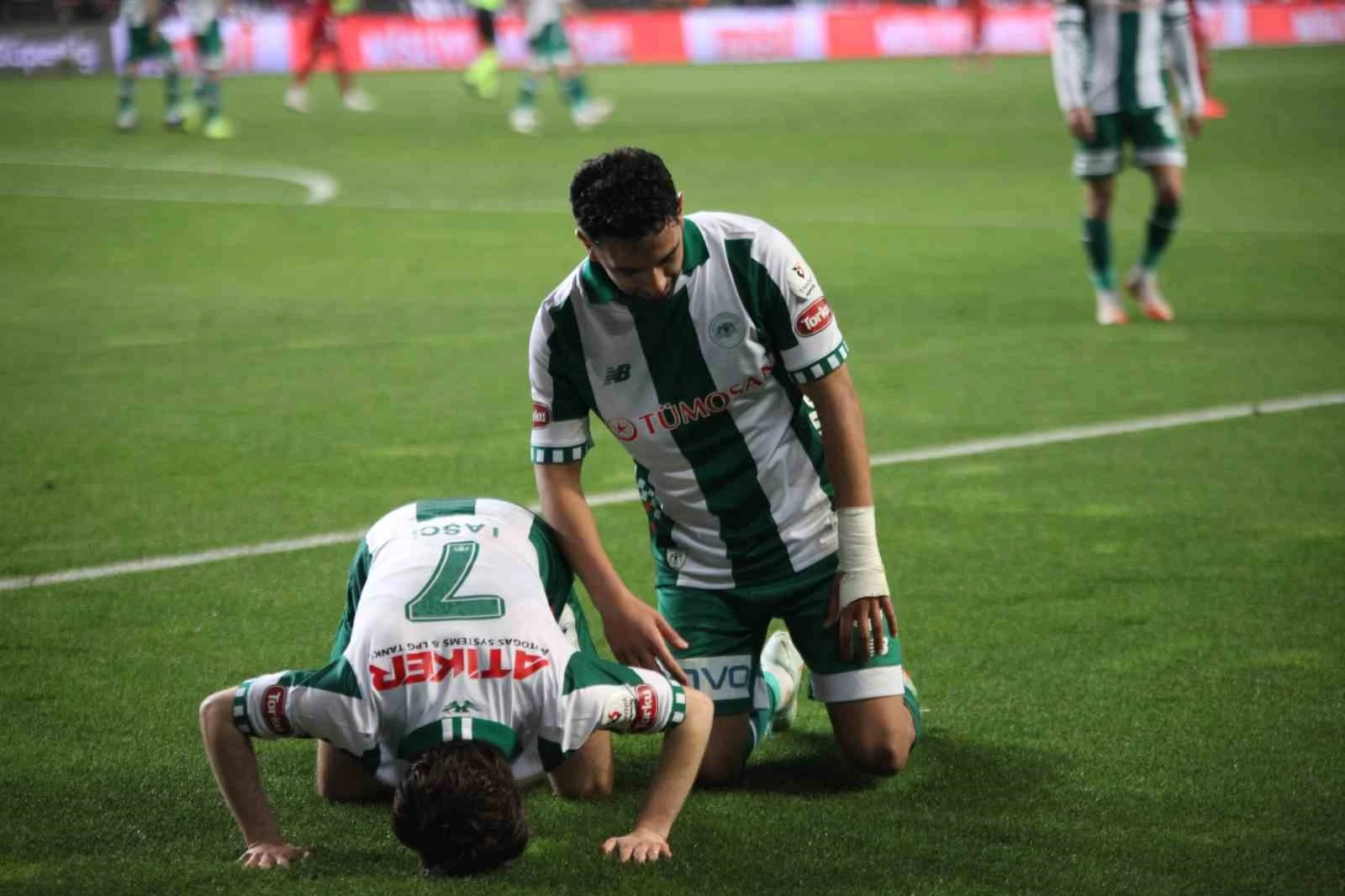 Beşiktaş'a ağır darbe! Konyaspor 9 kişiyle maçı kazandı