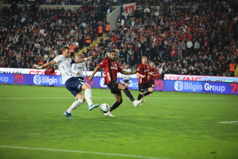 Jose Mourinho'nun şampiyonluk inadı: Fenerbahçe geriden gelip kazandı! 