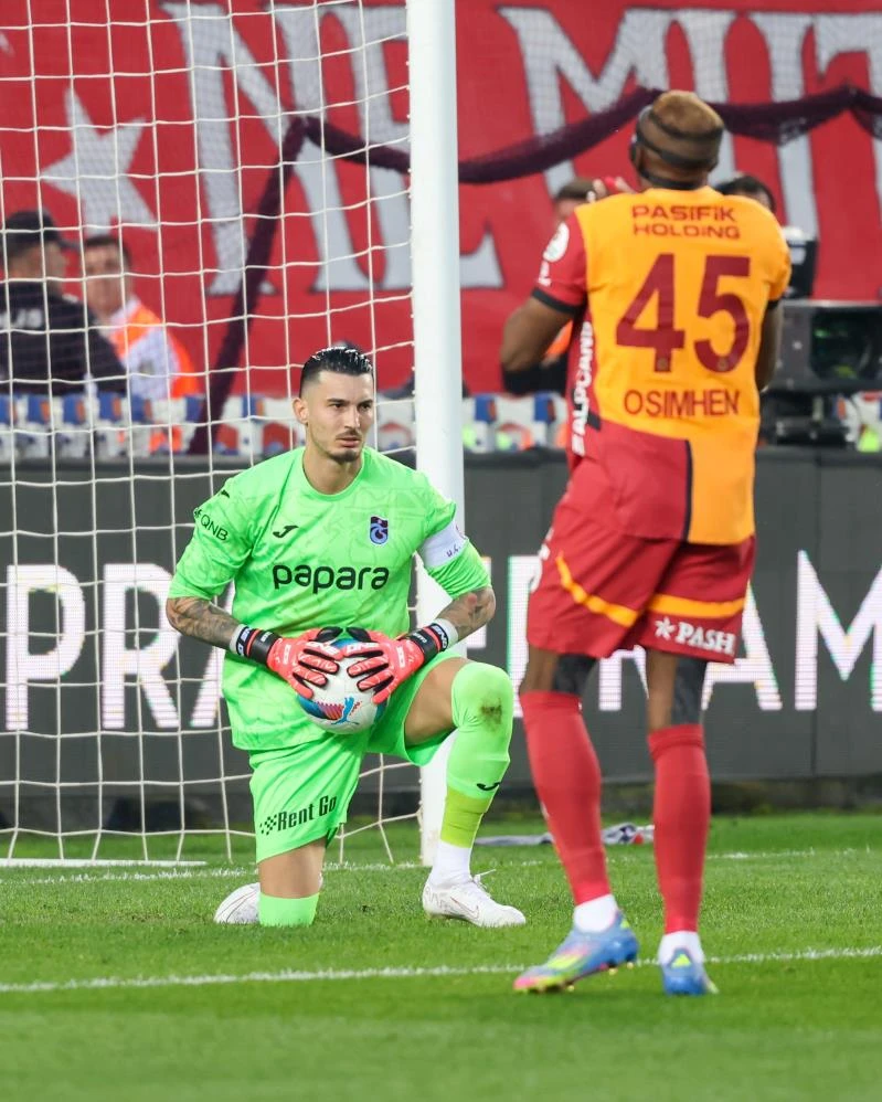 Galatasaray Trabzonspor'u da devirdi: Aslan'dan şampiyonluk pençesi!