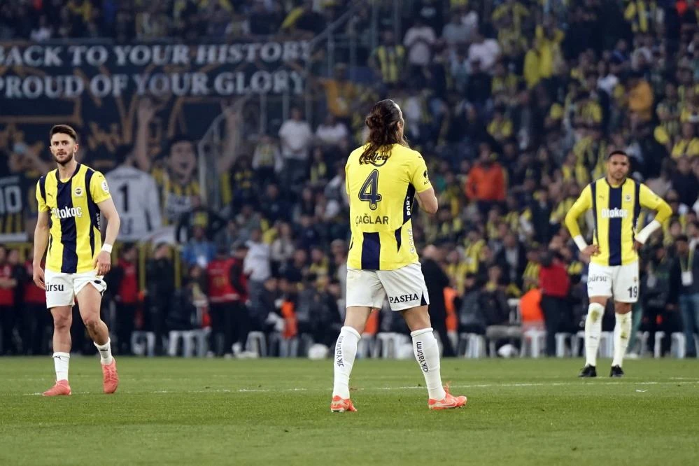 Fenerbahçe 'şampiyonluk' rüyasından uyandı! Kartal kanaryayı avladı