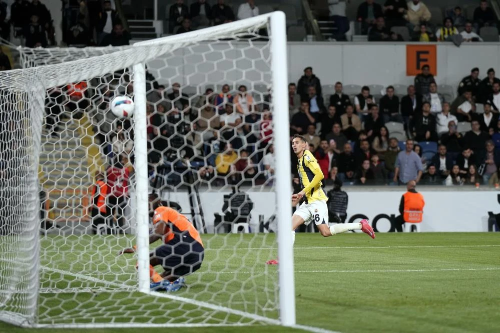 Fenerbahçe Başakşehir'i deplasmanda devirdi: Jose Mourinho'dan onurlu duruş!