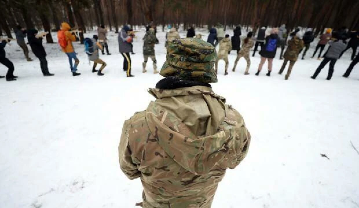 Kiev'de savaşa hazırlık: Halka temel savunma eğitimi verildi