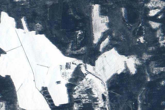 Rusya'nın Ukrayna sınırına yığdığı askeri araçlar ve askerler böyle görüntülendi