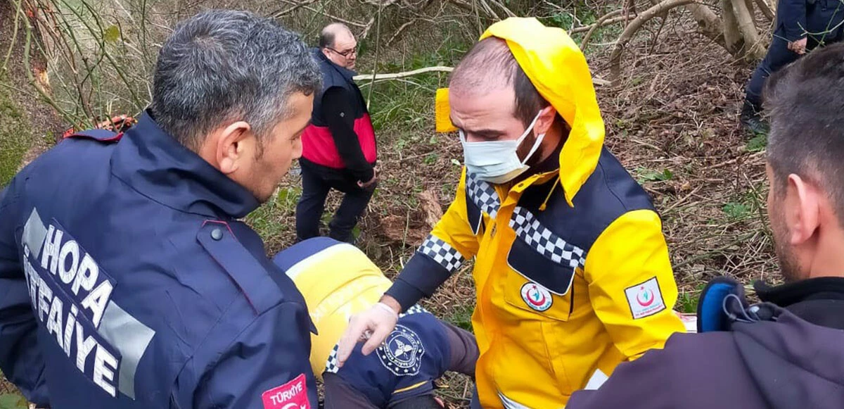 Artvin'de kamyonet uçuruma yuvarlandı: 2 ölü