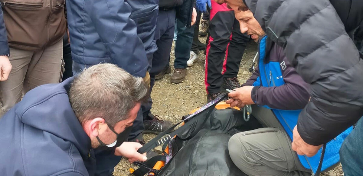 Artvin'de kamyonet uçuruma yuvarlandı: 2 ölü