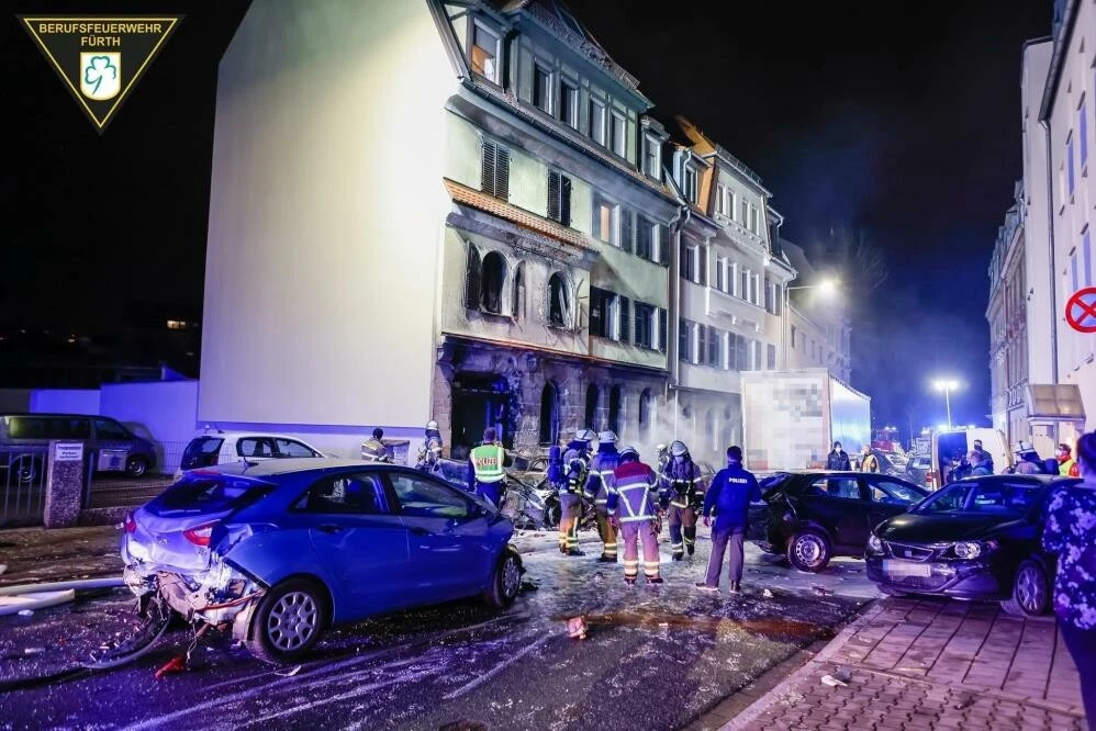 Almanya'da Türk TIR şoförü kırmızıda durmadı 31 araç birbirine girdi