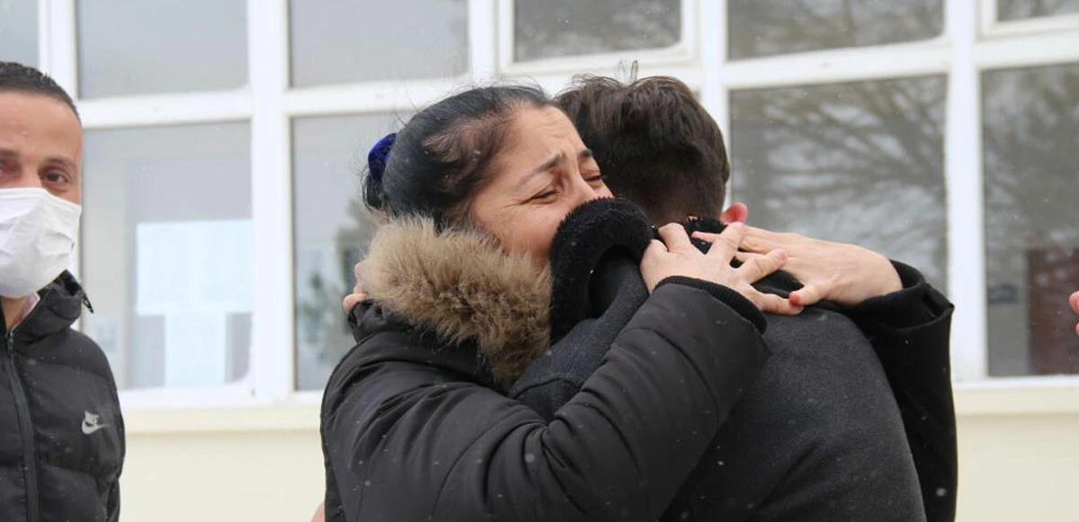 Anne ve kızını kurtarmak isterken saldırganı yaralayan genç serbest kaldı