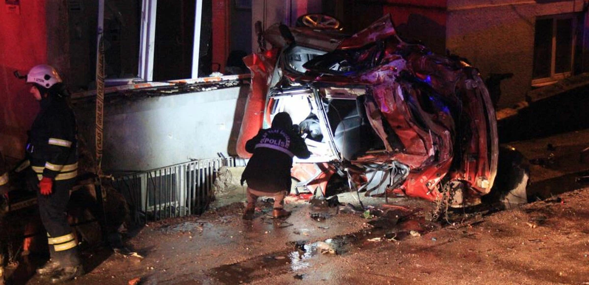 Kocaeli’de feci kaza: Anne-baba öldü, kızları ağır yaralandı