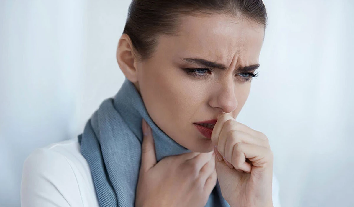 Omicron belirtileri nelerdir? Boğaz ağrısı ve hapşırık Omicron belirtisi mi?