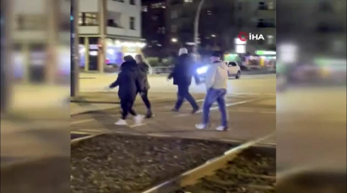 Almanya'da 17 yaşındaki Türk kıza ırkçı çirkin saldırı!