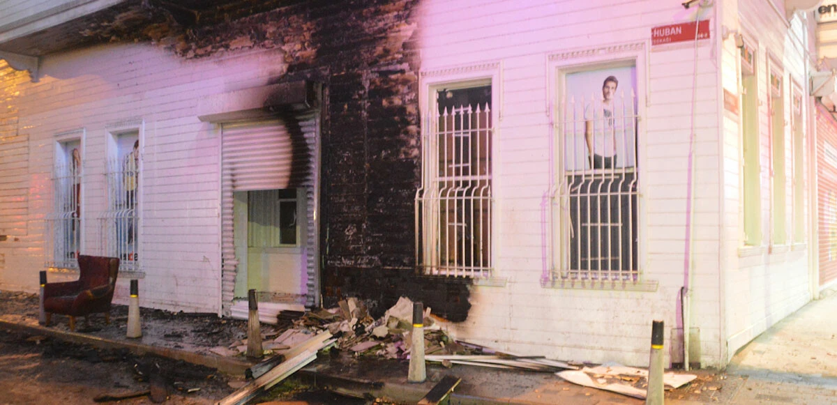 Bakırköy’de 3 katlı mağazada yangın çıktı