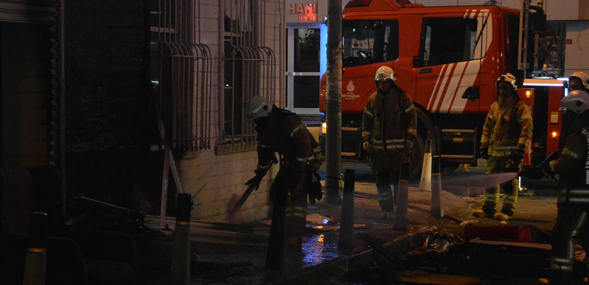 Bakırköy’de 3 katlı mağazada yangın çıktı