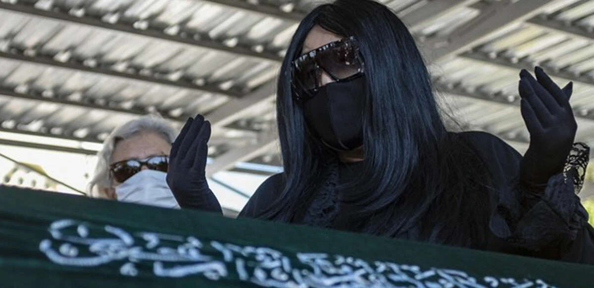 Bülent Ersoy, halası İsmet Erkoç Soytürk’ün ölüm haberini muhabirlerden öğrendi