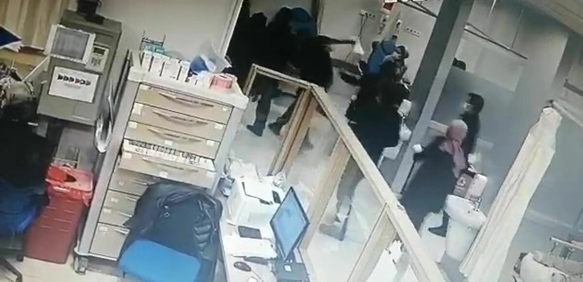 Sağlıkta şiddet son bulmuyor! 3 hasta yakını 5 sağlık çalışanını feci şekilde dövdü