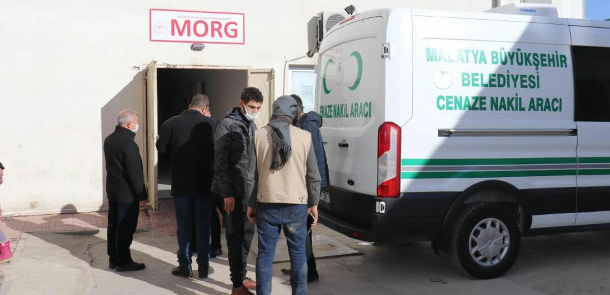 Aynı biberondan beslenen 3 bebekten 2’si öldü