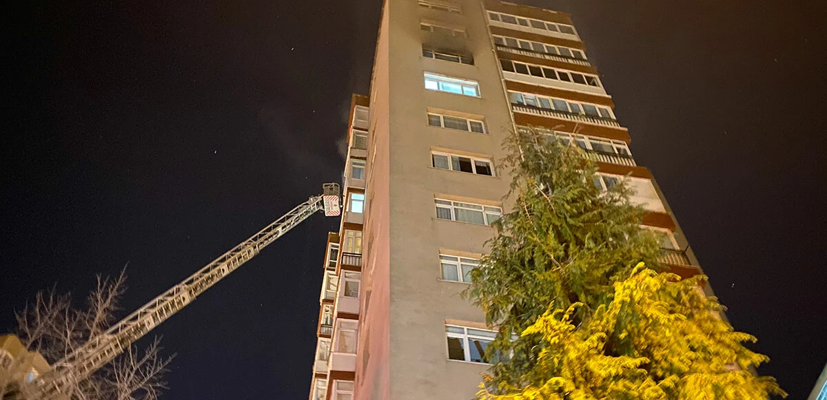 Kartal’da 11 katlı apartmanda yangın paniği