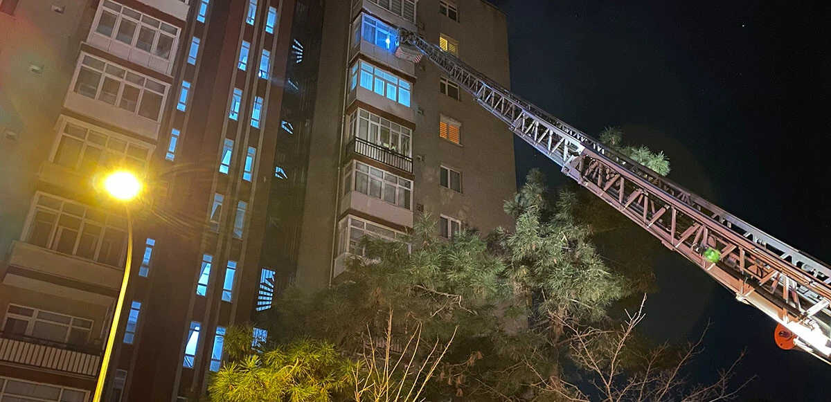 Kartal’da 11 katlı apartmanda yangın paniği
