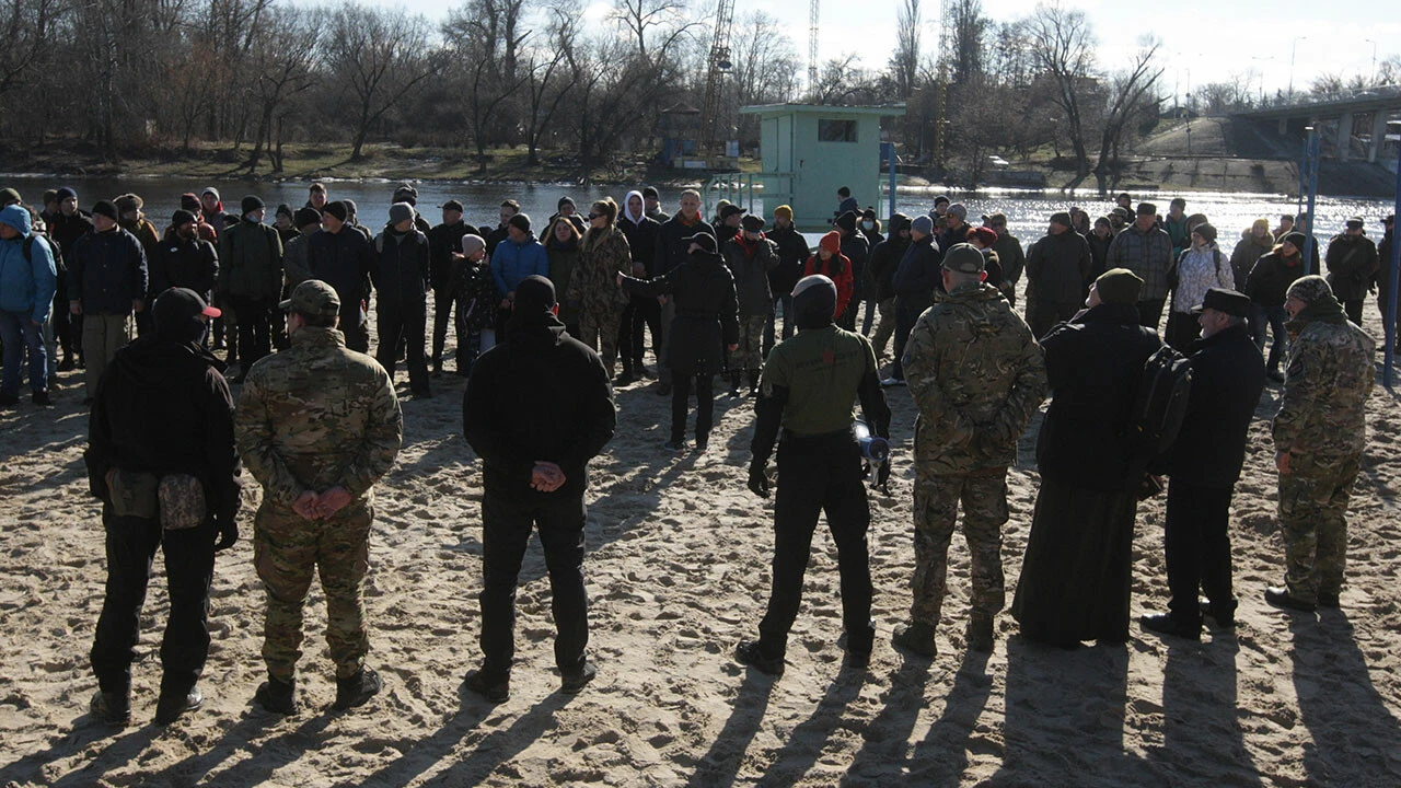 Ukraynalılar savaşa hazırlanıyor: Kiev’de sivillere askeri eğitim