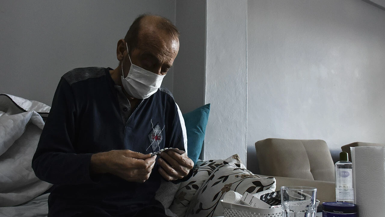 14 aydır karantinada! 78 testi pozitif çıkan Muzaffer Kayasan’dan aşı çağrısı