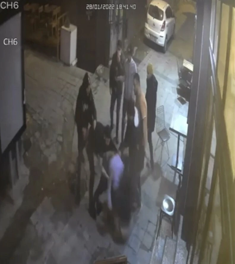 Kurtlar Vadisi oyuncusu Bahadır Ünlü'nün müşteriyi dövdüğü yeni görüntüler çıktı