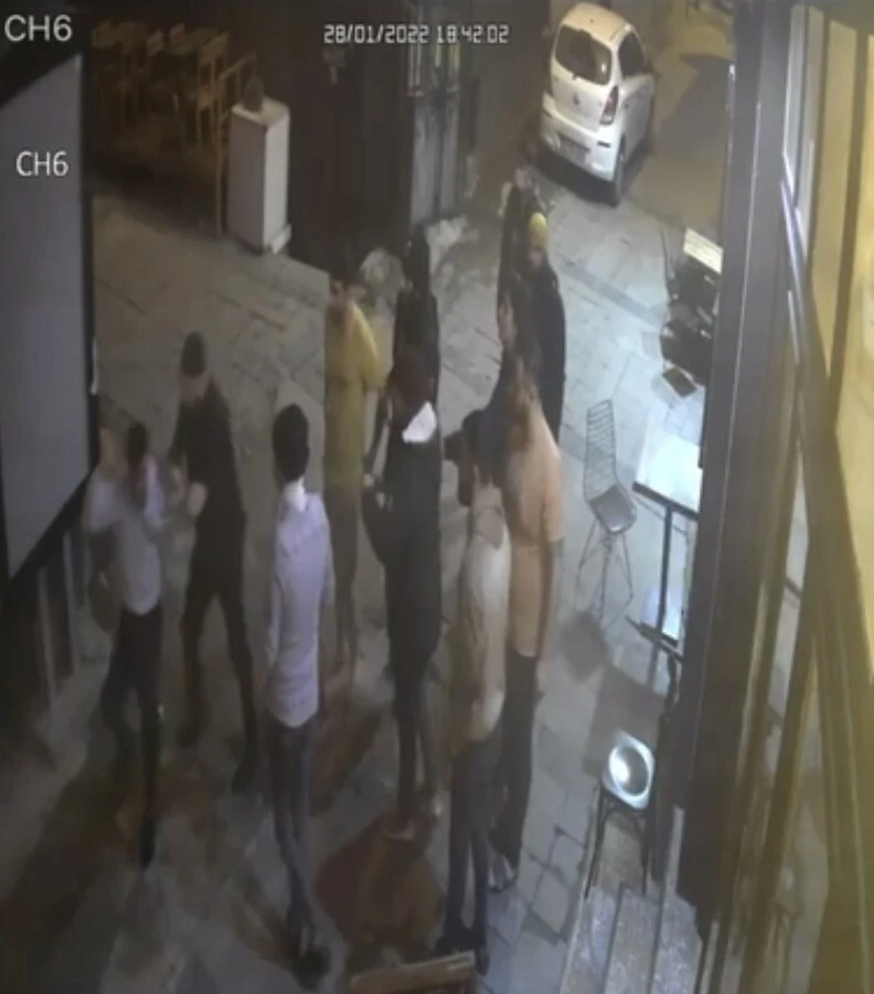 Kurtlar Vadisi oyuncusu Bahadır Ünlü'nün müşteriyi dövdüğü yeni görüntüler çıktı