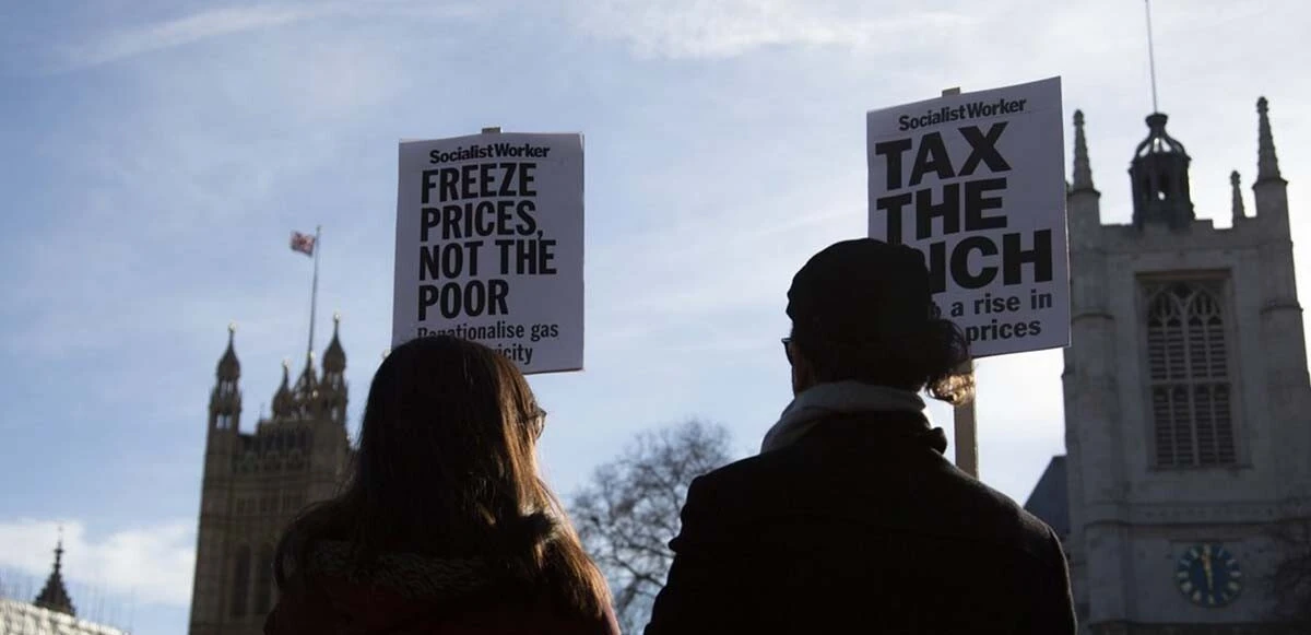 İngiltere'de halk sokağa döküldü: Enerji faturaları ve gıda fiyatları protesto edildi