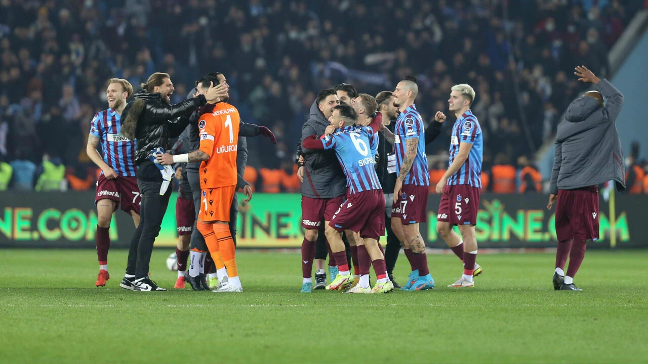 Fırtına koşar adım şampiyonluğa gidiyor! Maç sonucu: Trabzonspor 2-1 Konyaspor