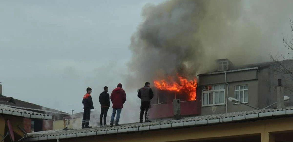 Sultanbeyli’de ev yangını: 12 yaşındaki engelli çocuk öldü