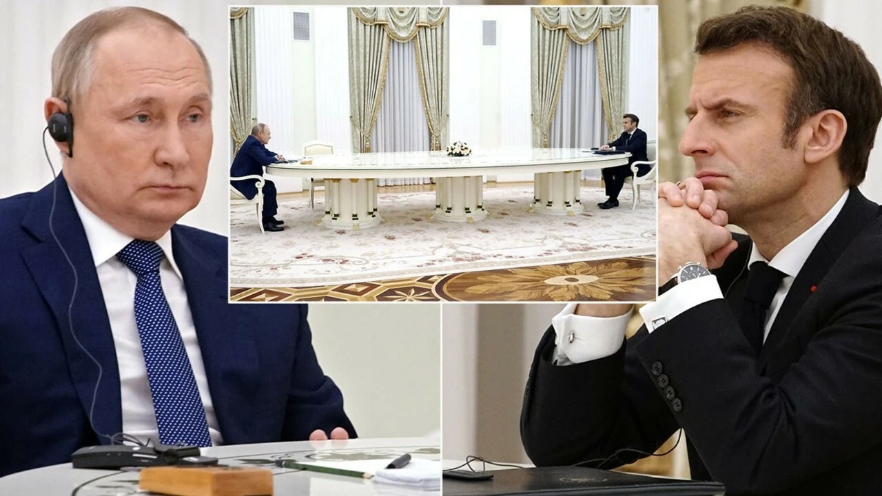 Vladimir Putin Olaf Sholz'la da Emmanuel Macron'u ağırladığı masada görüştü