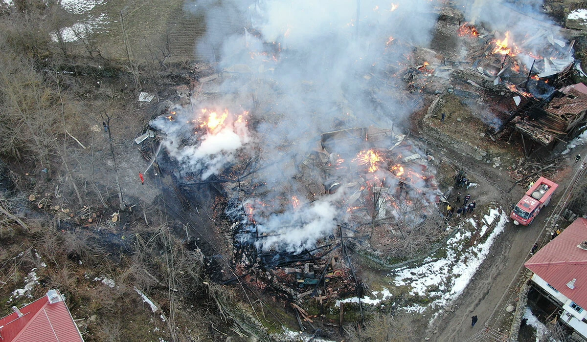 Kastamonu’da bir köy alevlere teslim oldu