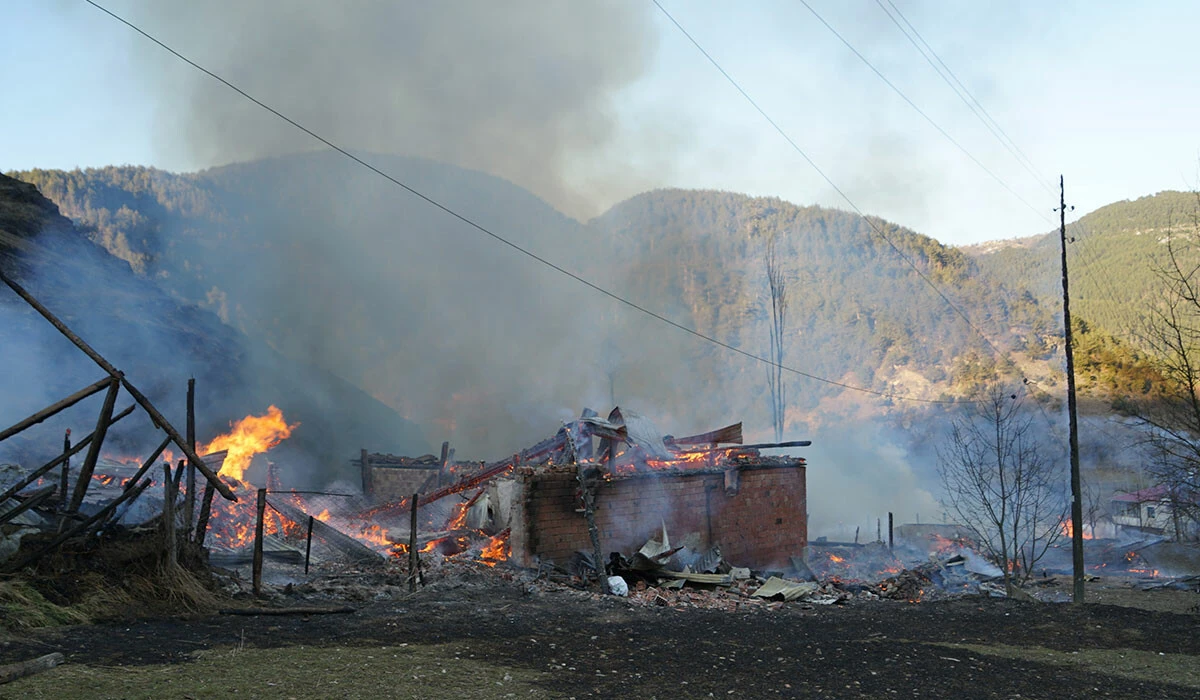 Kastamonu’da bir köy alevlere teslim oldu