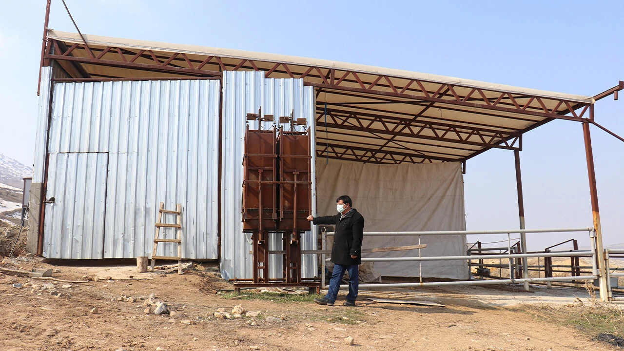 Teknoloji meraklısı vatandaş, sudan elektrik üreten cihaz geliştirdi