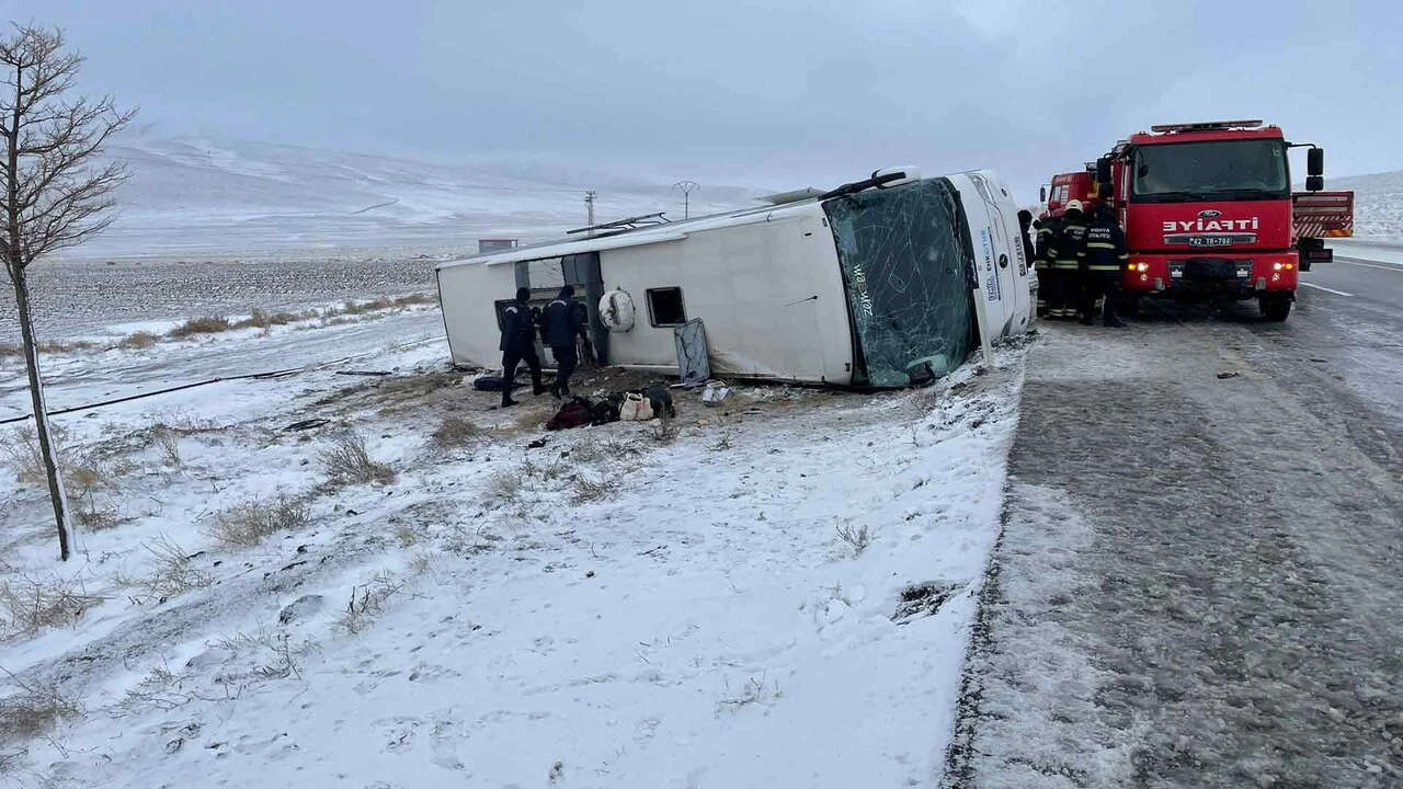 Son dakika! Konya'da tur otobüsü devrildi, çok sayıda ölü ve yaralı var