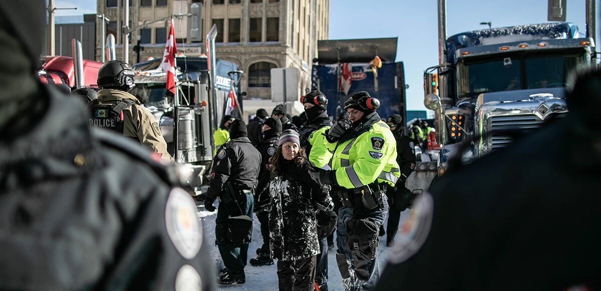 Kanada'da Özgürlük Konvoyu göstericilerine sert müdahale: Atlarla ezip geçtiler