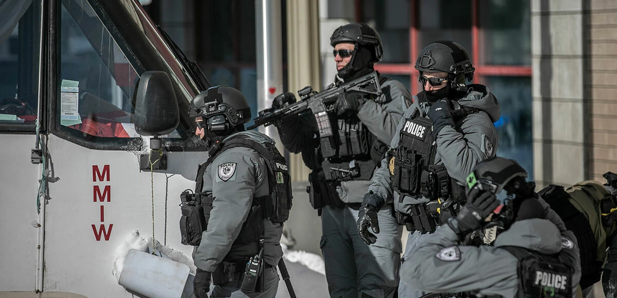 Kanada'da Özgürlük Konvoyu göstericilerine sert müdahale: Atlarla ezip geçtiler