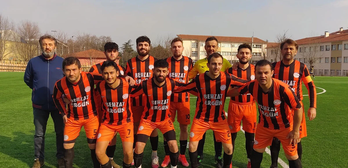 Baba oğul Zığraspor’da beraber futbol oynuyor