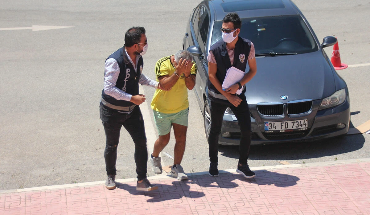 Saplantılı tacizci yine dehşet saçtı! Sokaktaki genci 5 yerinden bıçakladı