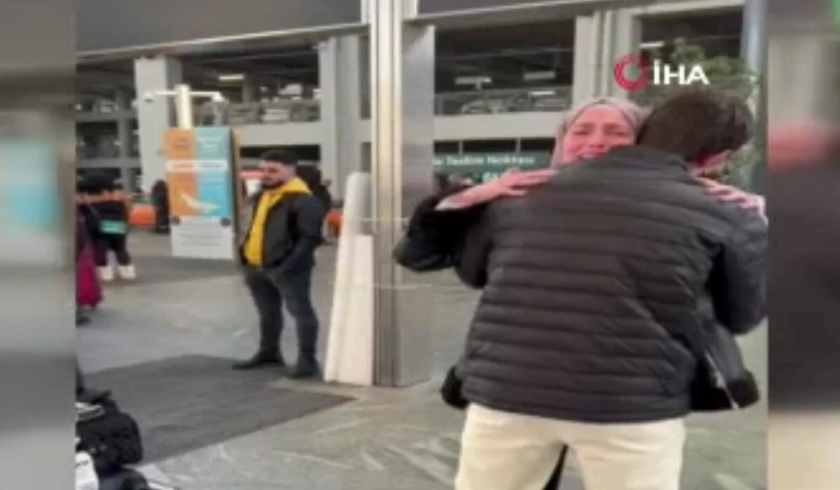 İki kardeş 6 yıl sonra buluştu! Havalimanında duygu dolu anlar