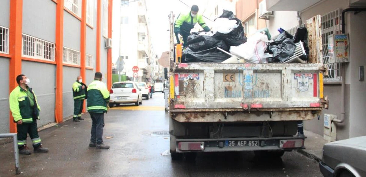 3 odalı evde 12 ton çöp! Vatandaşların koku şikayetiyle ortaya çıktı, ekipler bile şaşıp kaldı